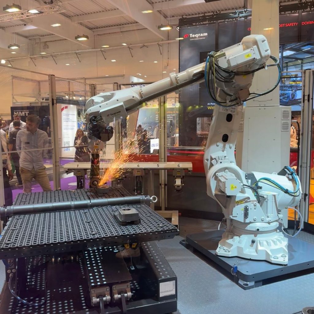 Teqram Entgratroboter
